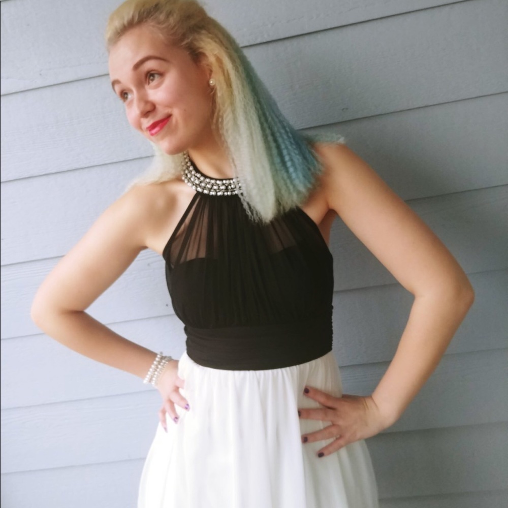 Short black and white prom dress - Picture 3 of 3